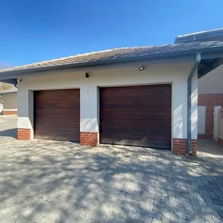 Image 6 - Caltex, Kingfisher Drive, Douglasdale, Randburg, 2155, South Africa - Townhouse for rent