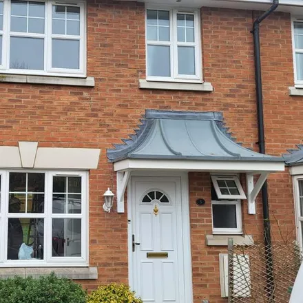 Rent this 3 bed townhouse on Mill Way in Aylesbury, HP20 2SF