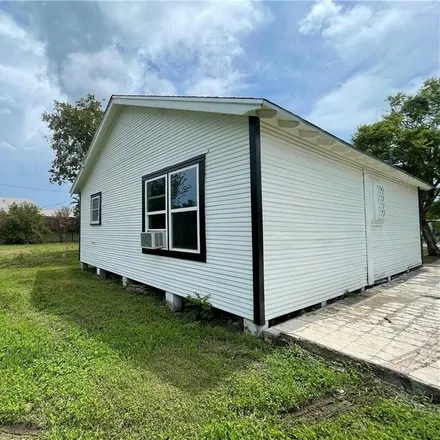 Image 3 - 507 East Commons Street, Refugio, TX 78377, USA - House for rent