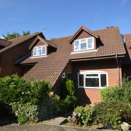 Rent this 3 bed townhouse on Wadnall Way in Knebworth, SG3 6DX