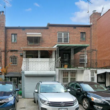 Image 3 - 66-32 Wetherole Street, New York, NY 11374, USA - House for sale