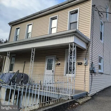 Buy this 11 bed house on Ben's Auto Body in 25 North Vine Street, Shenandoah