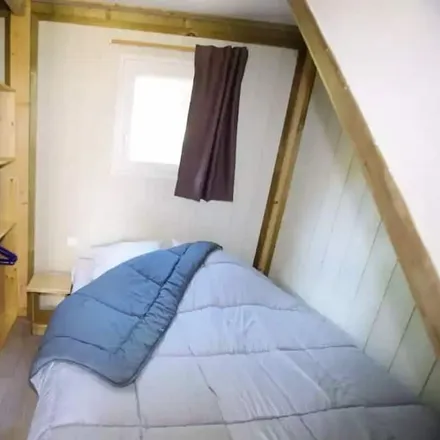 Rent this 2 bed house on École élémentaire de COUX ET BIGAROQUE in Place des Croquants, 24220 Les Bretoux