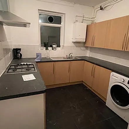 Rent this 4 bed apartment on Deansbrook Road in Burnt Oak, London