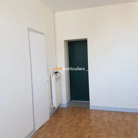 Rent this 1 bed apartment on 7 bis Rue Duchesne-Rabier in 45200 Montargis, France