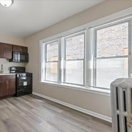 Image 3 - 2125 E 67th St Apt 1W, Chicago, Illinois, 60649 - Apartment for rent