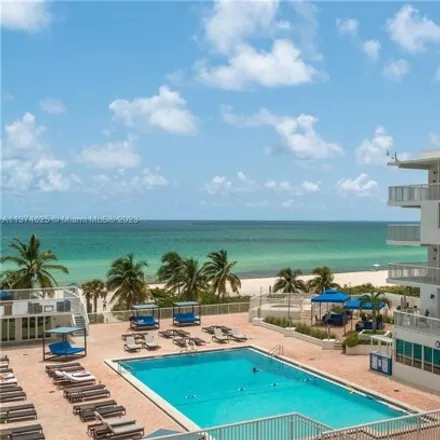 Image 3 - The Carriage House, 5401 Collins Avenue, Miami Beach, FL 33140, USA - Condo for sale