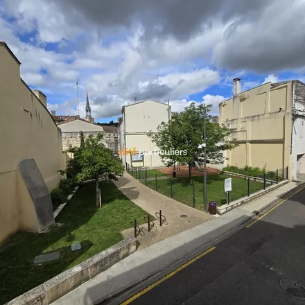 Rent this 3 bed apartment on 418 Cours Gambetta in 47000 Agen, France