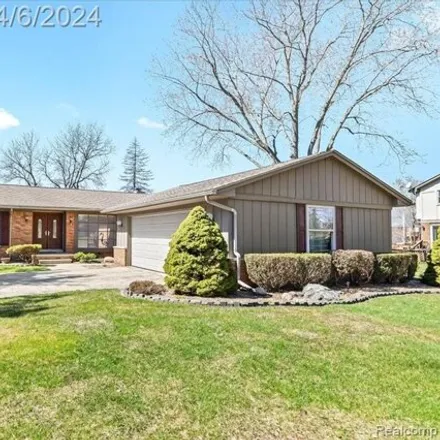 Image 2 - 4591 Ravinewood Drive, Commerce Charter Township, MI 48382, USA - House for sale