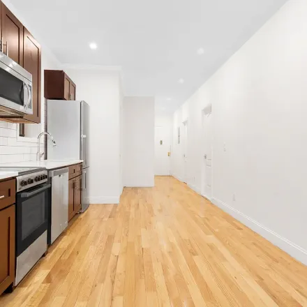 Rent this 4 bed apartment on 123 East 88th Street in New York, NY 10128