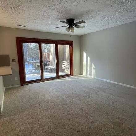 Rent this 2 bed townhouse on 376 Woodstone Road in Waterford Township, MI 48327