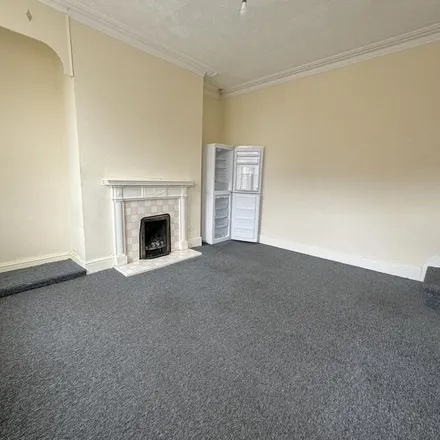 Rent this 3 bed townhouse on Rawson Terrace in Leeds, LS11 5JU