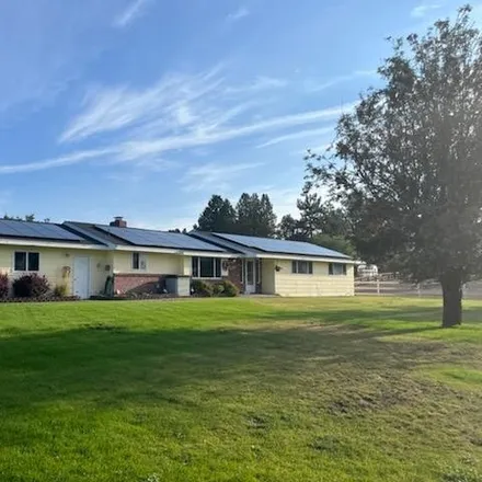 Buy this 3 bed loft on 5701 Valleyview Lane in Klamath County, OR 97601