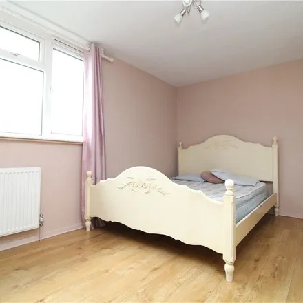 Rent this 2 bed apartment on Longheath Gardens in London, CR0 7TW