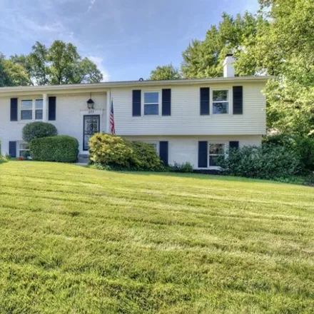 Buy this 4 bed house on 277 Beechwood Rd in Fort Mitchell, Kentucky