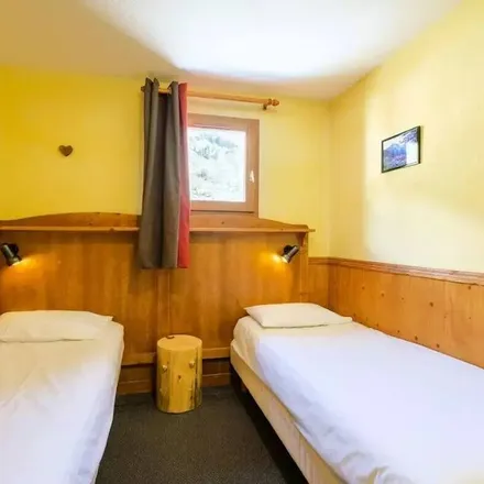 Rent this 2 bed apartment on École du Ski Français Val Cenis in Chemin des Chenevers, 73480 Val-Cenis