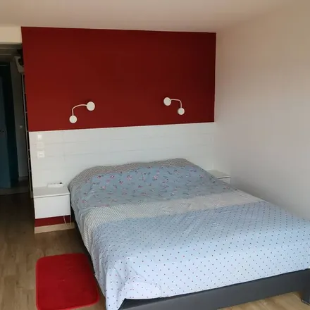 Rent this 1 bed house on 24220 Saint-Vincent-de-Cosse