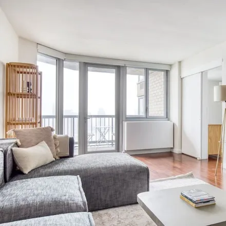 Rent this 3 bed apartment on Midtown in New York, NY
