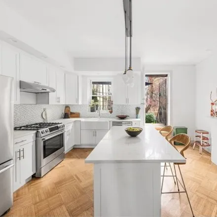 Image 6 - 116 Decatur Street, New York, NY 11216, USA - Townhouse for sale
