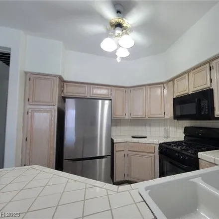 Image 4 - 5122 Briar Patch Way, Spring Valley, NV 89118, USA - Condo for sale
