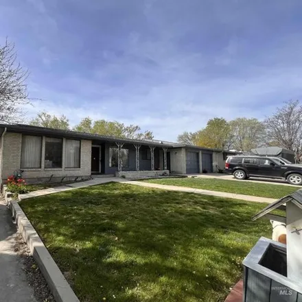 Buy this 6 bed house on 1220 East Ash Street in Caldwell, ID 83605