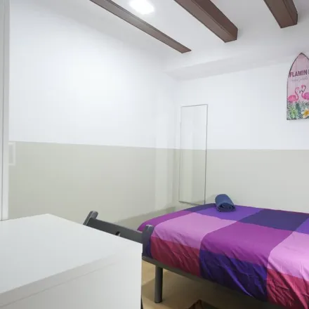 Rent this 4 bed room on Nømad Every Day in Carrer de Joaquín Costa, 26