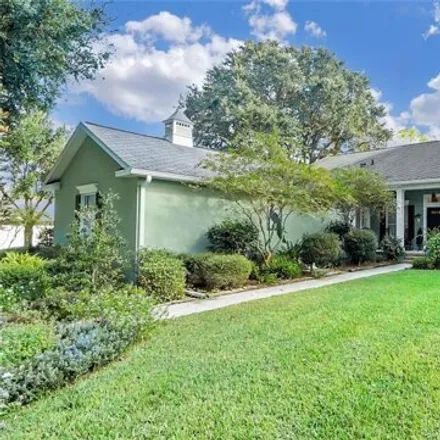 Buy this 3 bed house on 6113 Spinaker Loop in Lady Lake, FL 32159