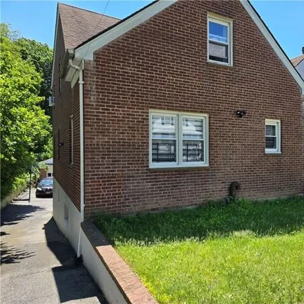 Rent this 3 bed house on 48 Halladay Avenue in Bryn Mawr Park, City of Yonkers