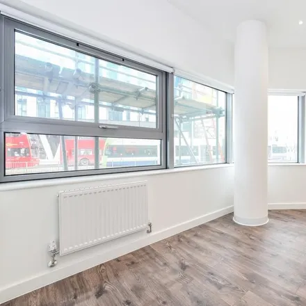 Rent this 1 bed apartment on Delta Point in 35 Wellesley Road, London