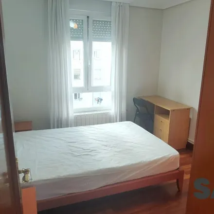 Rent this 3 bed apartment on Calle María Díaz de Haro / Maria Diaz Haroko kalea in 54, 48010 Bilbao