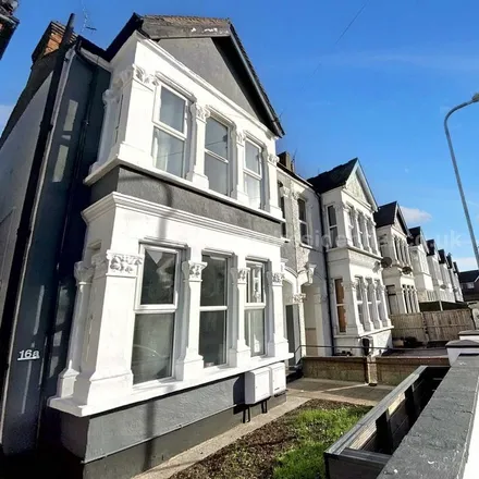 Rent this 3 bed apartment on Claremont Road in Southend-on-Sea, SS0 7DY