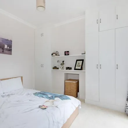 Image 4 - 1 Penwith Road, London, SW18 4RA, United Kingdom - Apartment for rent