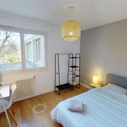 Rent this 5 bed apartment on Informations Massy in Rue de la Division Leclerc, 91300 Massy