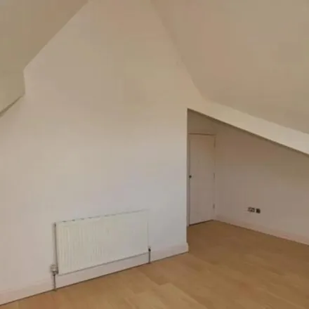 Image 1 - Queen's Road, Buckhurst Hill, IG9 5BS, United Kingdom - Apartment for rent