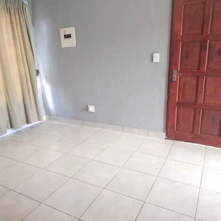 Rent this 3 bed apartment on Ross Drive in The Orchards, Akasia