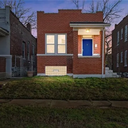 Buy this 1 bed house on 3433 Dunnica Avenue in St. Louis, MO 63118