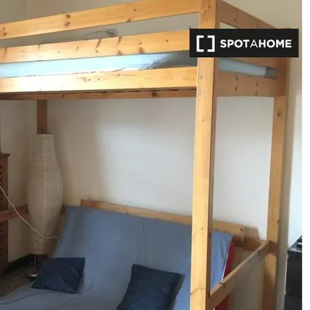 Rent this 4 bed room on Pizzeria Trattoria Albani 52 in Via Francesco Albani 52, 20149 Milan MI
