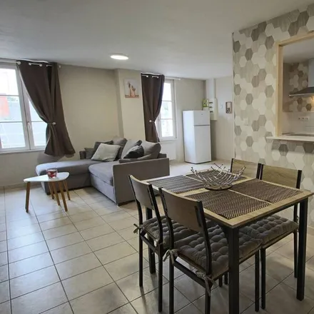 Image 9 - 14400 Bayeux, France - Apartment for rent