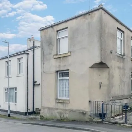Buy this 2 bed duplex on Queen Street in Gomersal, BD19 4LG