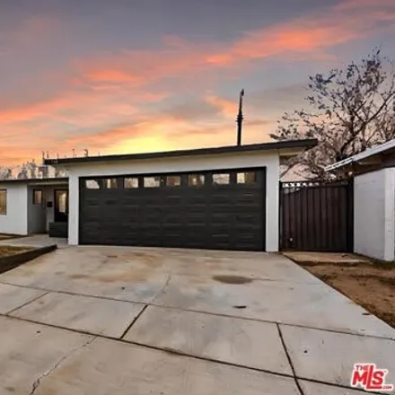 Buy this 3 bed house on 708 W Avenue H13 in California, 93534