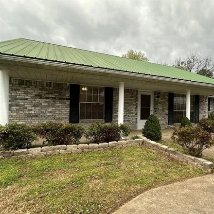 Image 2 - 370 Southeast Oak Street, Red Oak, Latimer County, OK 74563, USA - House for sale