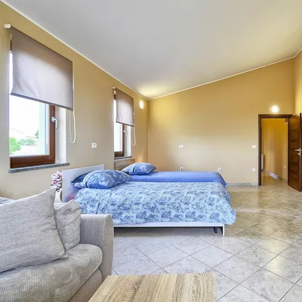 Rent this 5 bed townhouse on 52216 Galižana