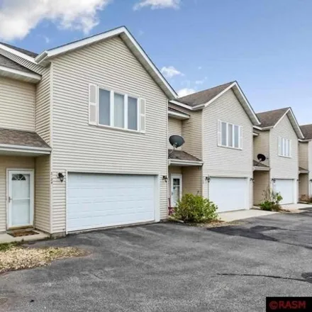 Buy this 3 bed condo on 2132 Willow Trail in North Mankato, MN 56003