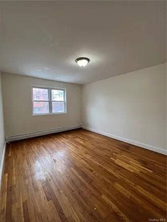 Image 6 - 4385 Wickham Avenue, New York, NY 10466, USA - House for rent