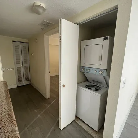 Image 2 - 29 Northwest 6th Avenue, Miami, FL 33128, USA - Apartment for rent
