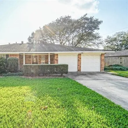 Rent this 4 bed house on 667 South Heather Lane in Friendswood, TX 77546