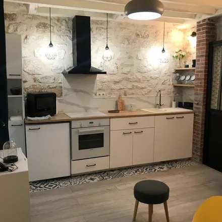 Image 3 - 1 v Place Gambetta, 75020 Paris, France - Apartment for rent