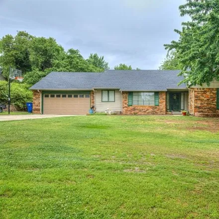 Buy this 3 bed house on 13591 Woodthrush Drive in Choctaw, OK 73020