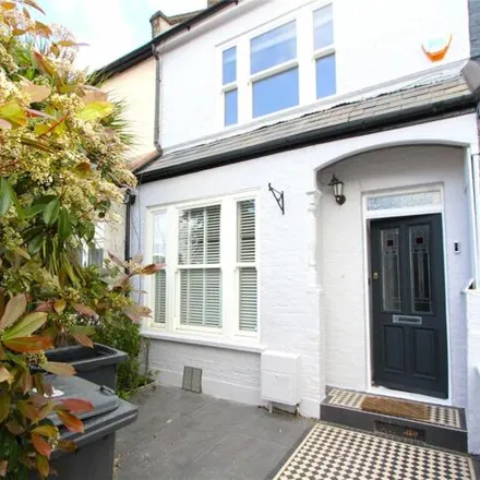 Rent this 3 bed townhouse on Clarendon Road in London, N15 3JX