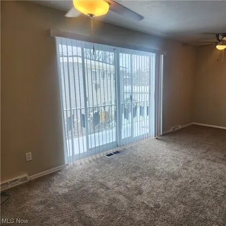 Image 2 - 1391 Golden Gate Boulevard, Mayfield Heights, OH 44124, USA - Condo for rent